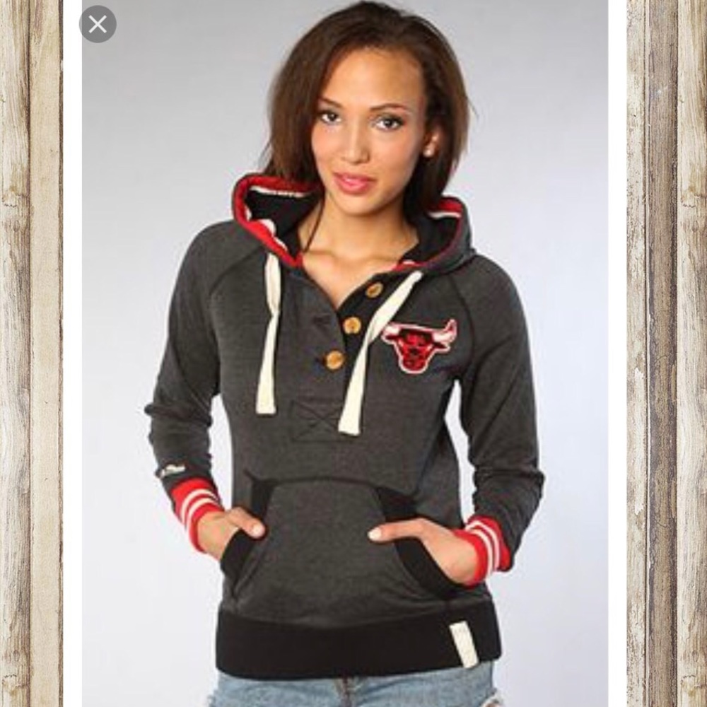 Mitchell and Ness bulls pull over